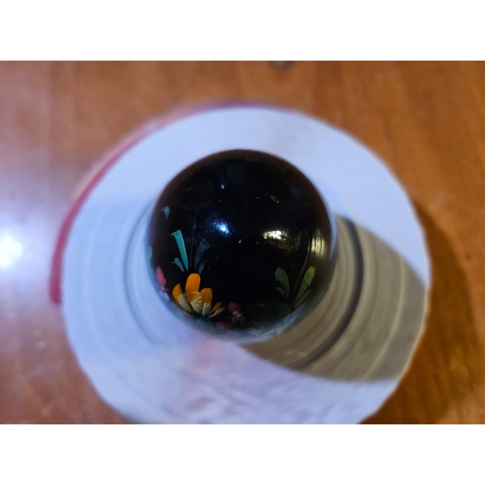 VINTAGE RUSSIAN USSR LACQUERED HAND-PAINTED FLOWERS ON FLORAL WOODEN EGG, SIGNED - Picture 6 of 16